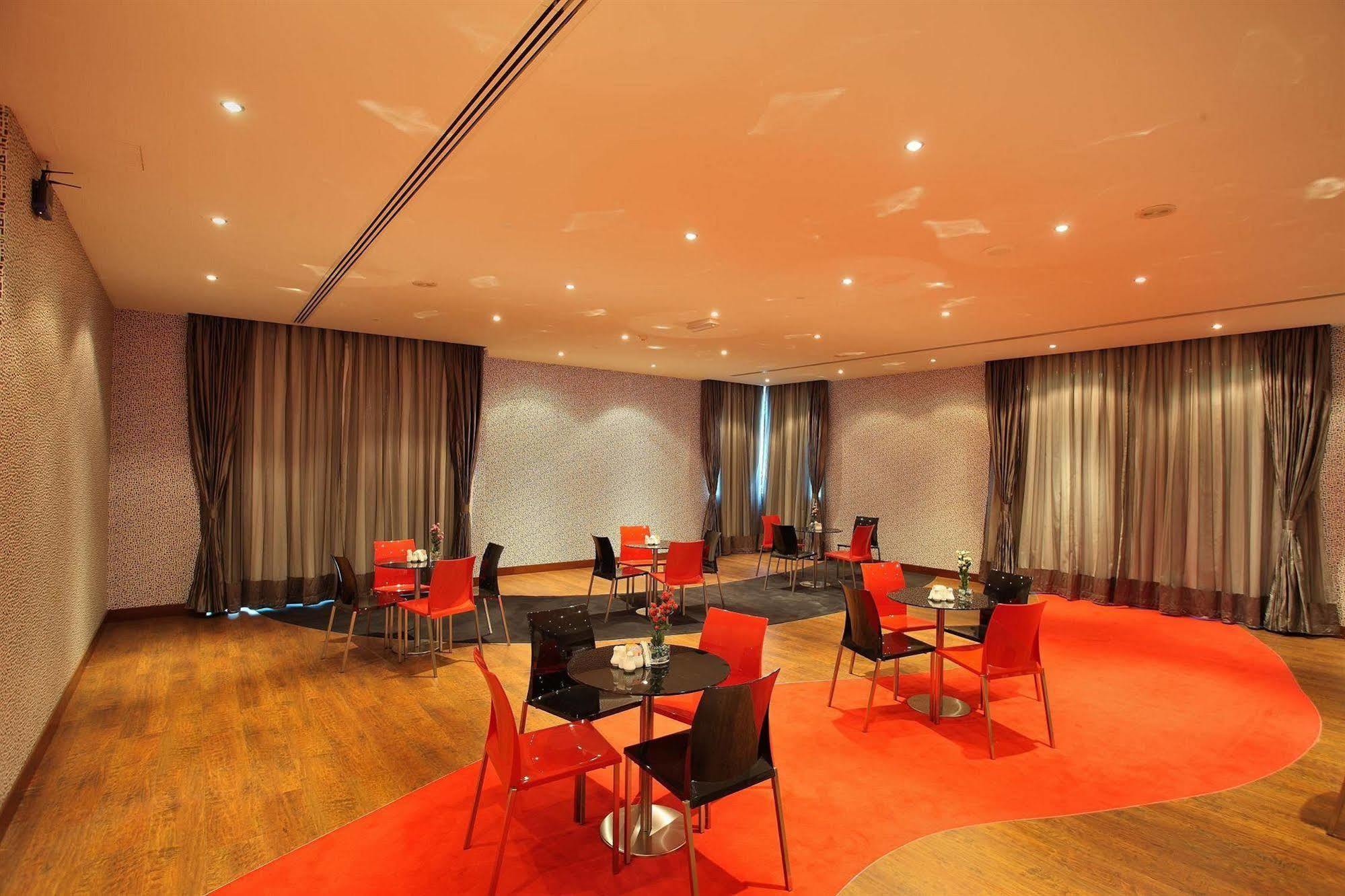Royal Ascot Hotel Apartment - Kirklees 2 Dubai Restaurant bilde